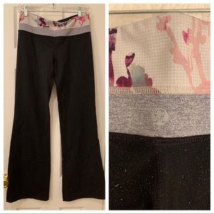 👀PRICE DROP 👀Classic lululemon flare yoga pants